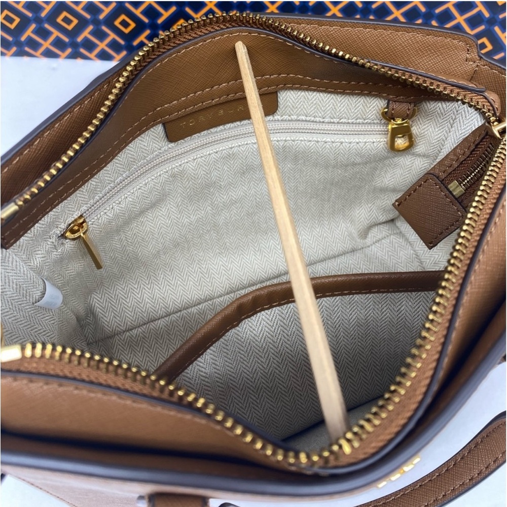 TORY BURCH EMERSON MINI NWT
TOP ZIP TOTE LEATHER CROSSBODY SATCHEL - Picture 13 of 15